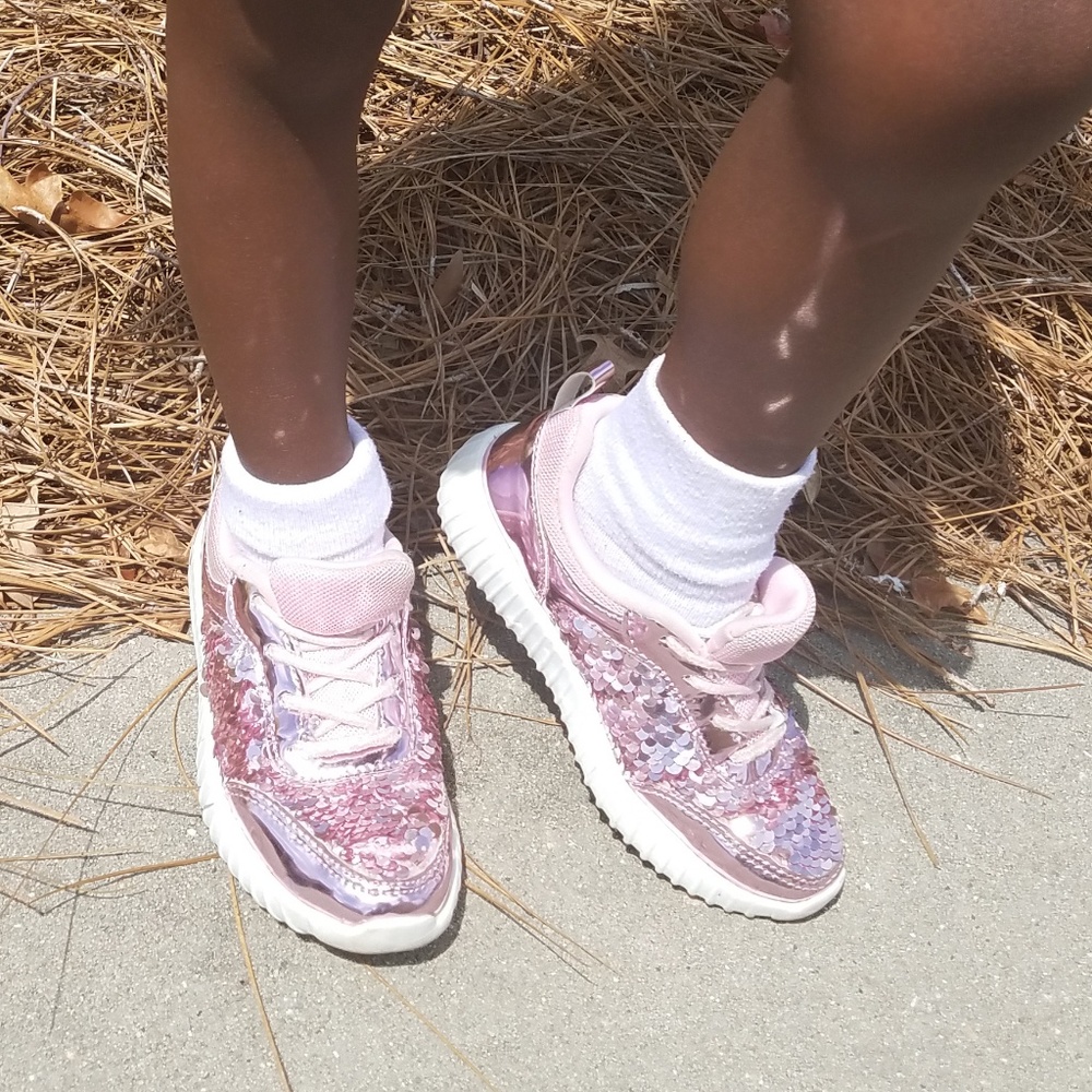 New! Beautiful & Shiny Sequin Glitter Sneakers - Picture 2 of 7